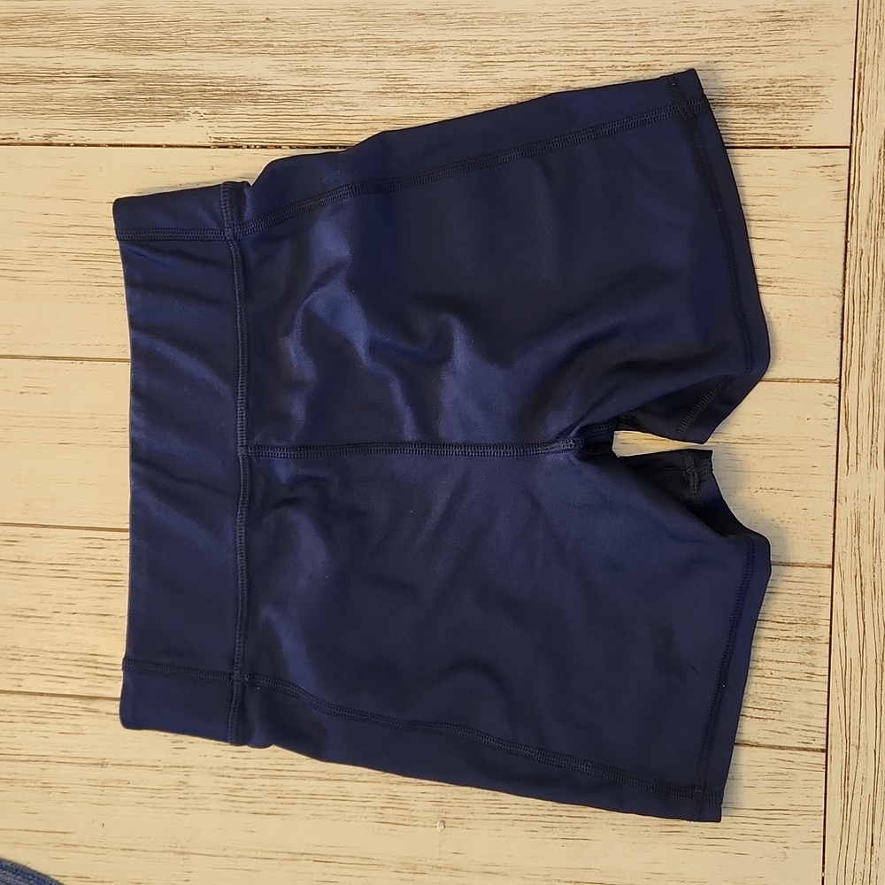 Womans Under Armour compression shorts size small - Picture 2 of 3